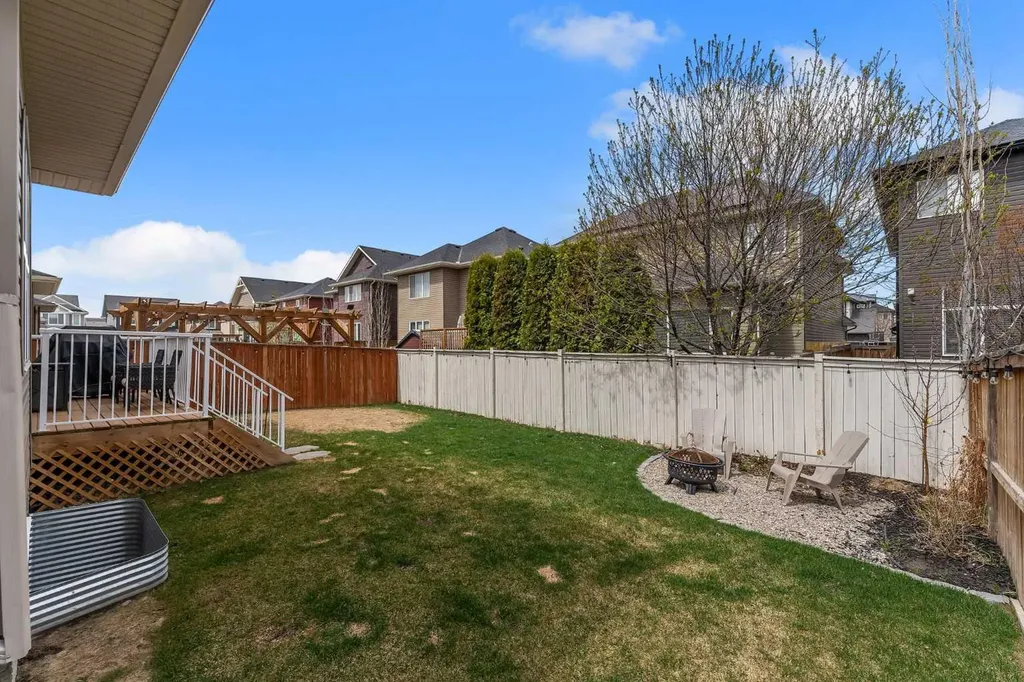 30 Baywater Lane SW Airdrie AB T4B 3V5