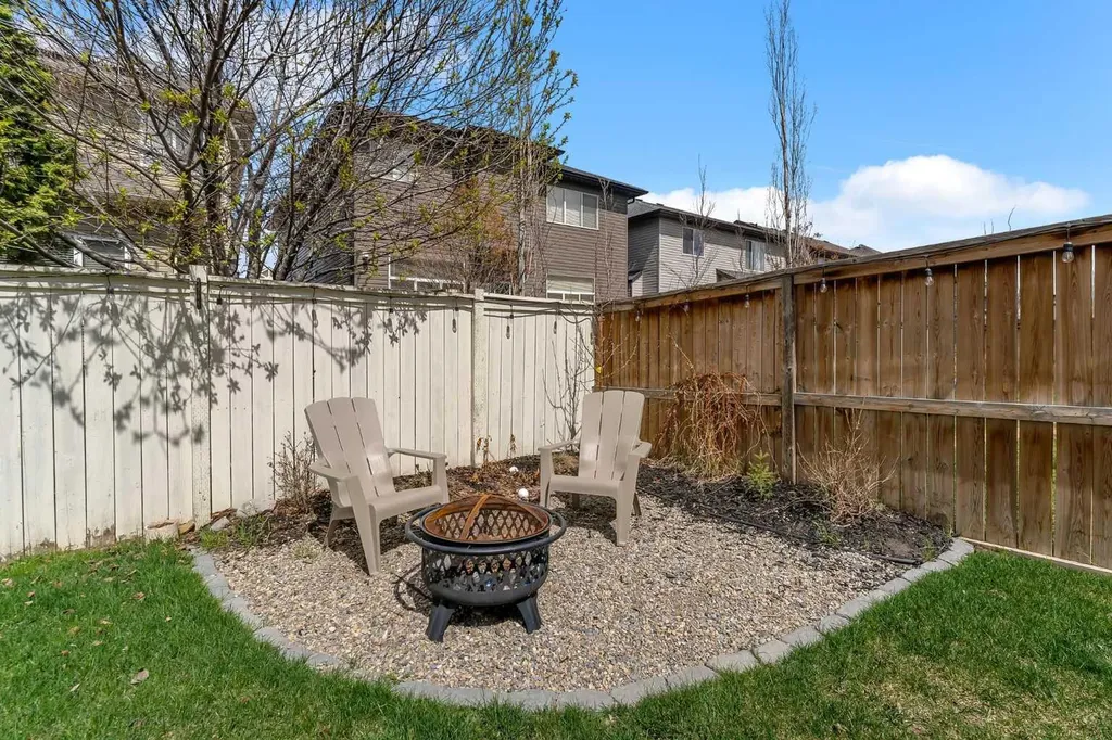 30 Baywater Lane SW Airdrie AB T4B 3V5