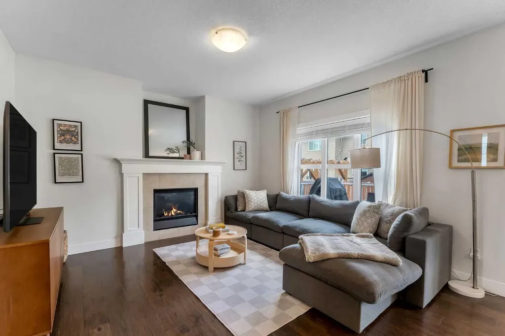 30 Baywater Lane SW Airdrie AB T4B 3V5