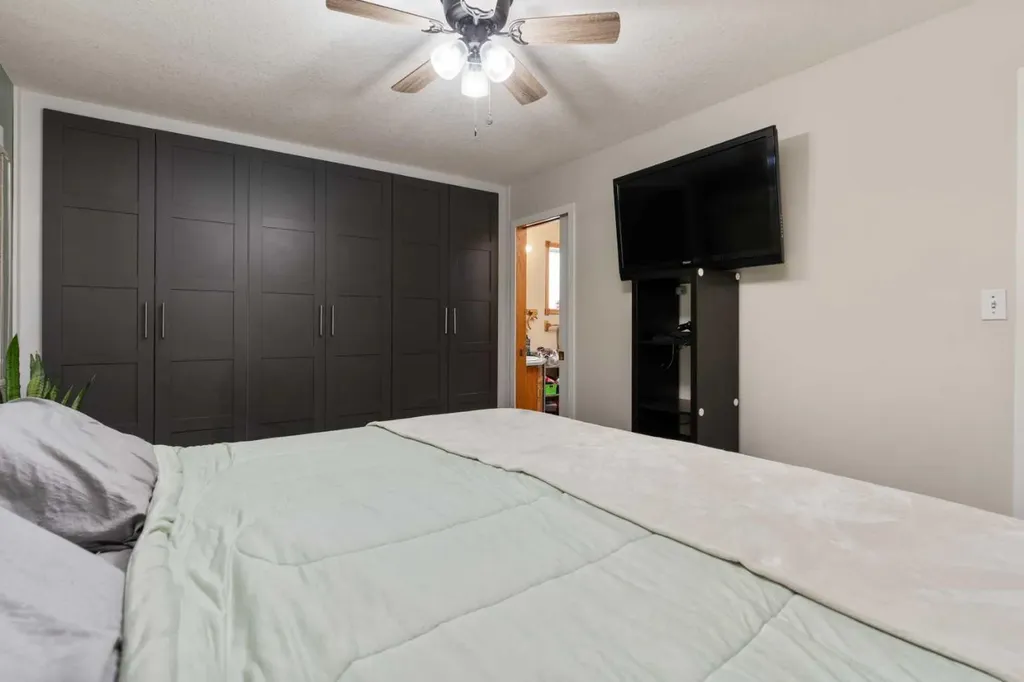 6122 32 Avenue Camrose AB T4V 4R8