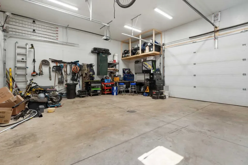 6122 32 Avenue Camrose AB T4V 4R8