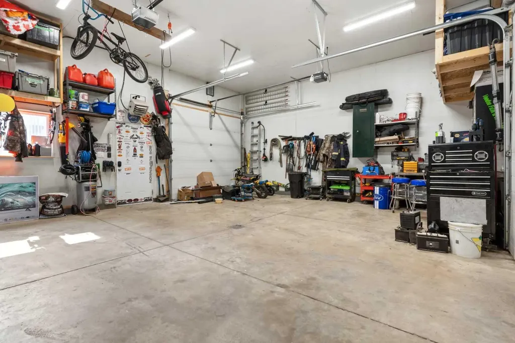 6122 32 Avenue Camrose AB T4V 4R8