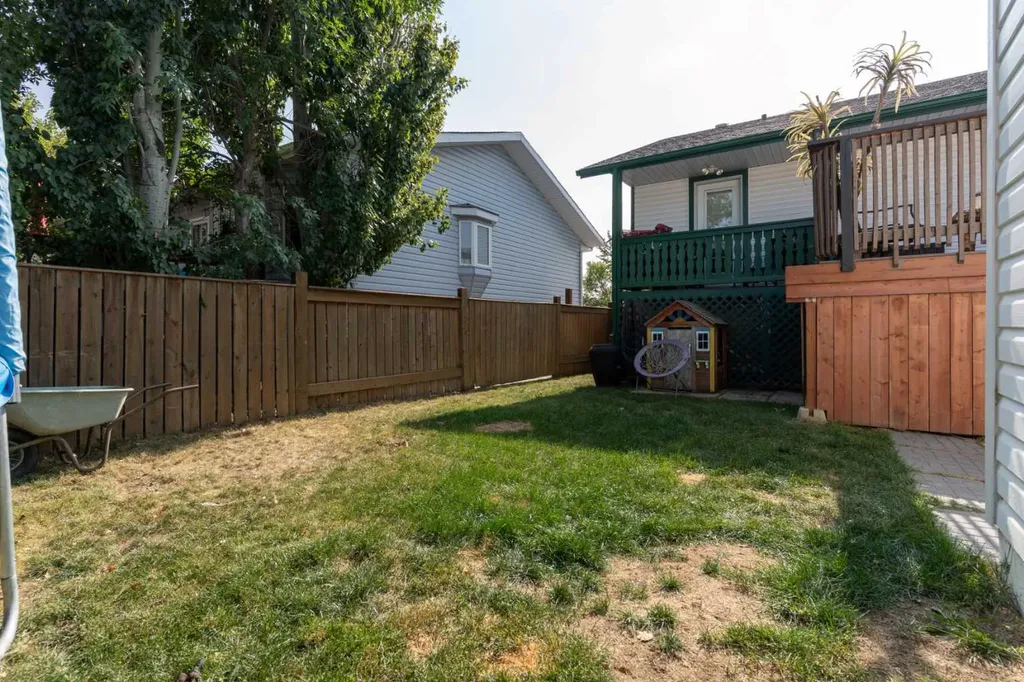6122 32 Avenue Camrose AB T4V 4R8