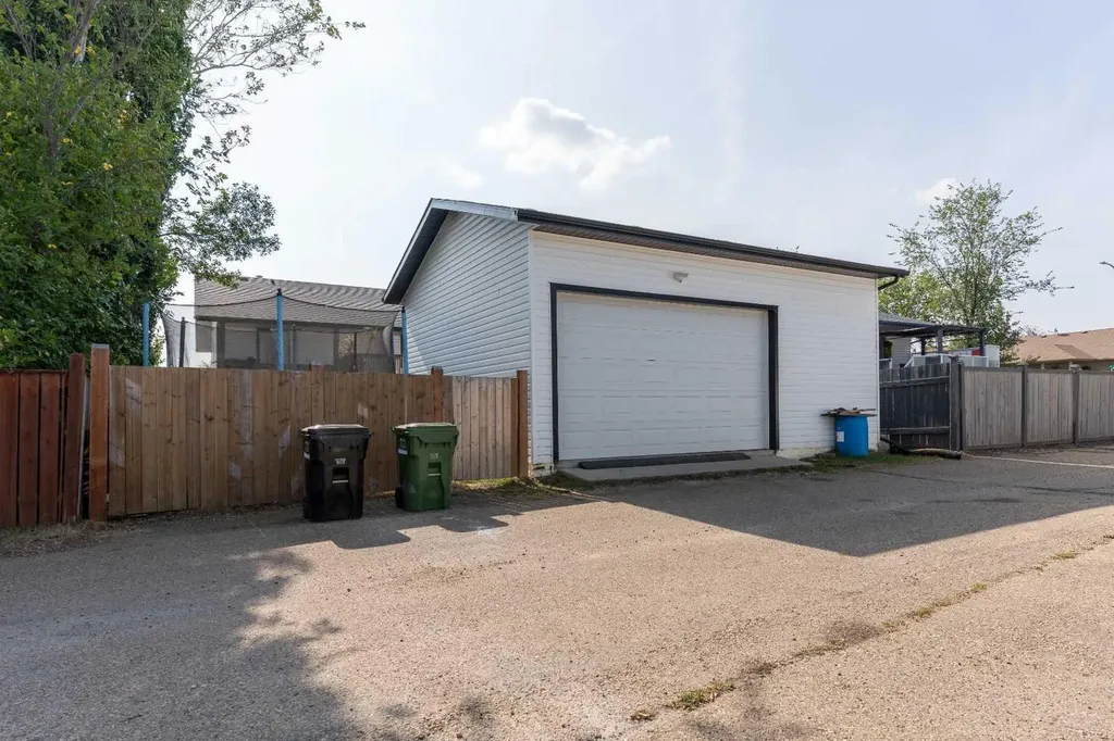 6122 32 Avenue Camrose AB T4V 4R8