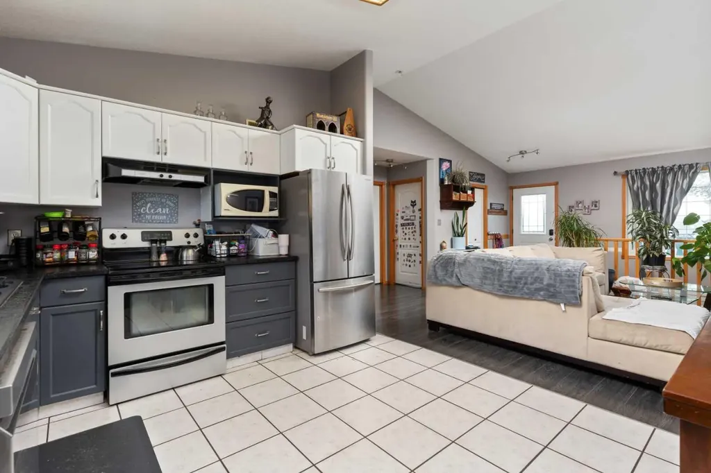 6122 32 Avenue Camrose AB T4V 4R8