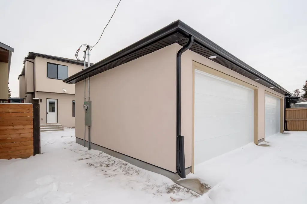 2227 36 Street SW Calgary AB T3E 2Z3