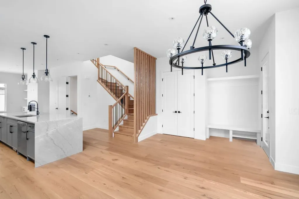 2227 36 Street SW Calgary AB T3E 2Z3