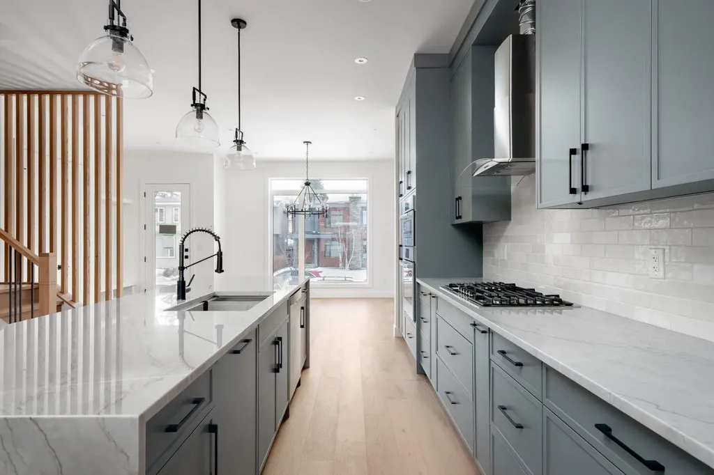 2227 36 Street SW Calgary AB T3E 2Z3