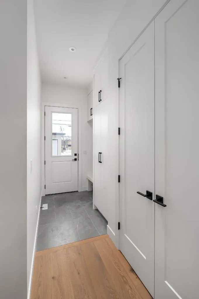 2227 36 Street SW Calgary AB T3E 2Z3