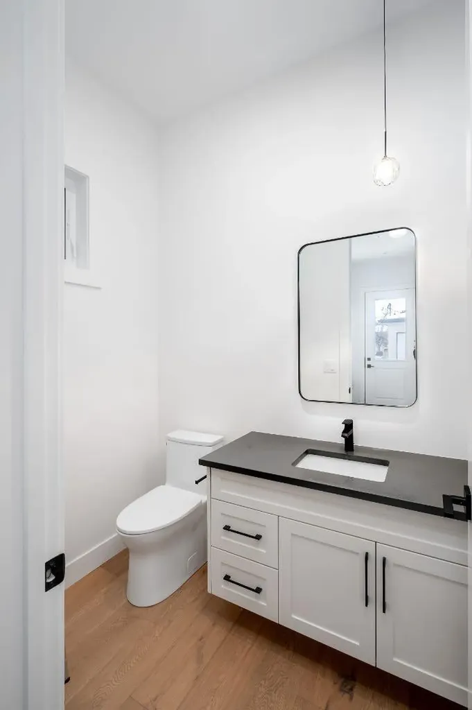 2227 36 Street SW Calgary AB T3E 2Z3