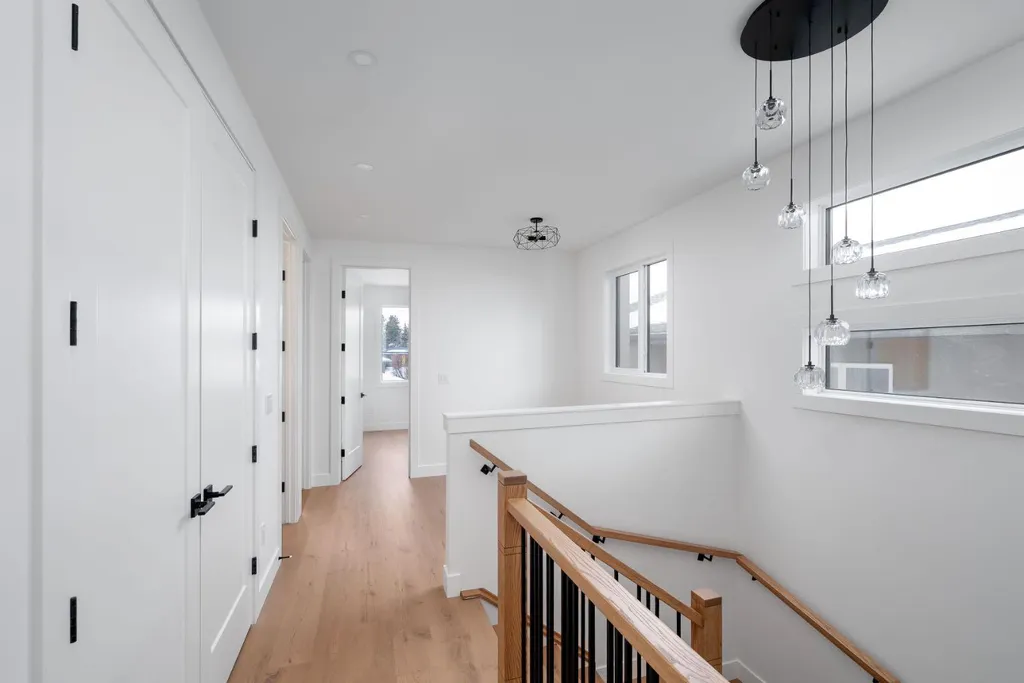 2227 36 Street SW Calgary AB T3E 2Z3