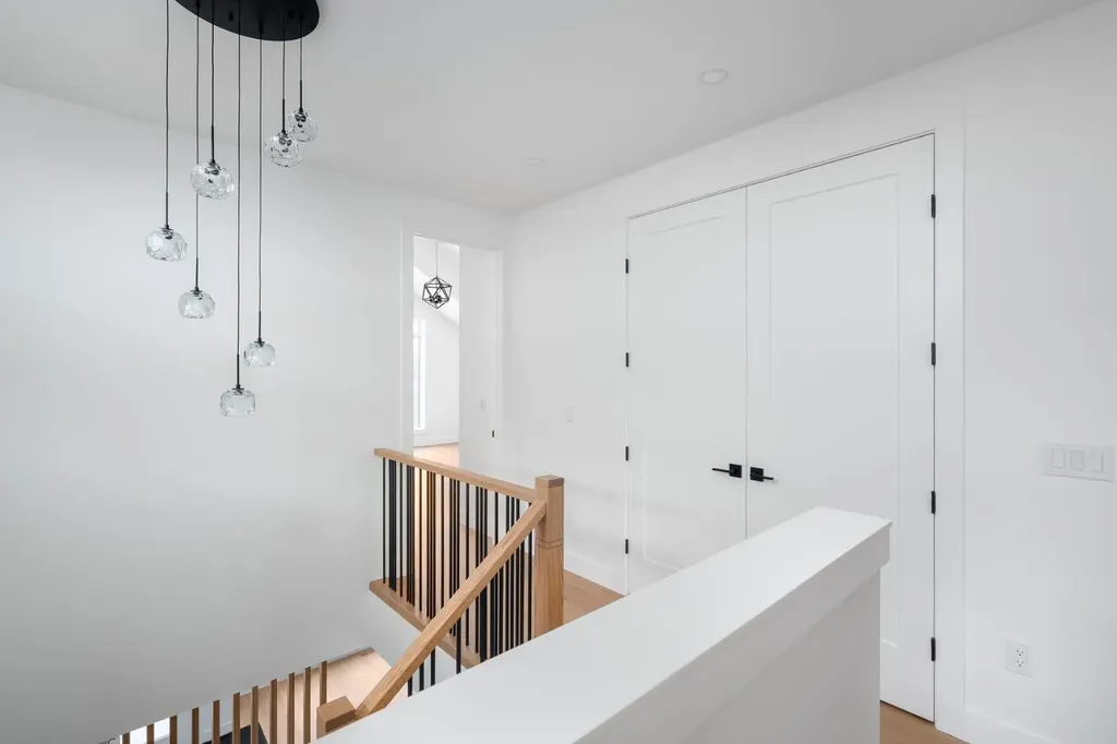 2227 36 Street SW Calgary AB T3E 2Z3