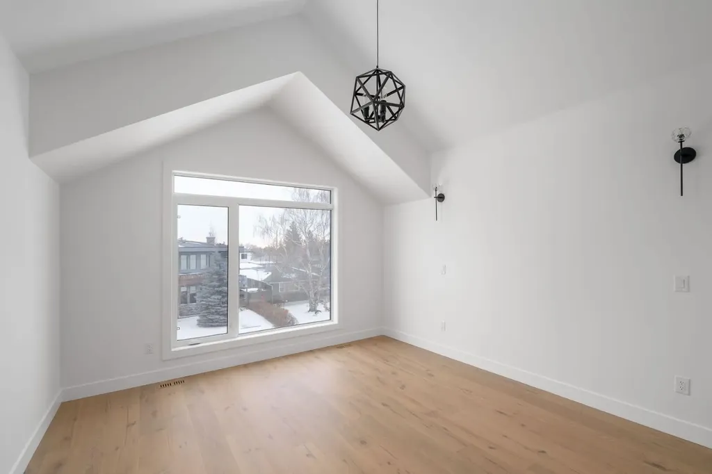 2227 36 Street SW Calgary AB T3E 2Z3