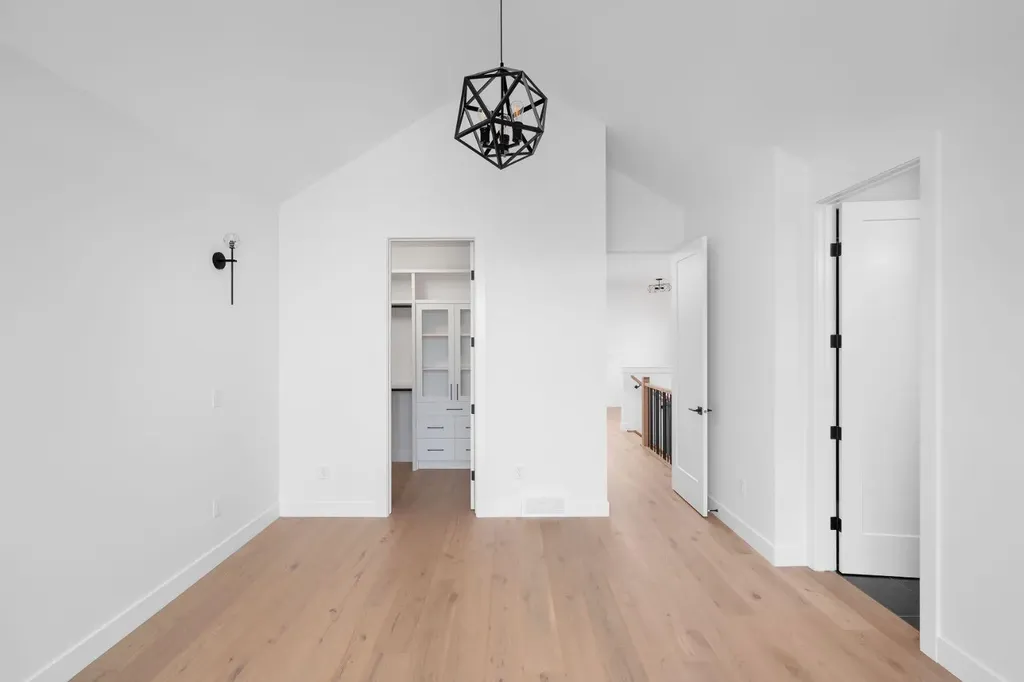 2227 36 Street SW Calgary AB T3E 2Z3