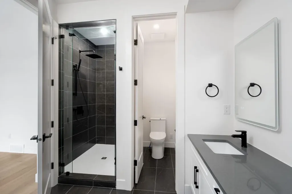 2227 36 Street SW Calgary AB T3E 2Z3
