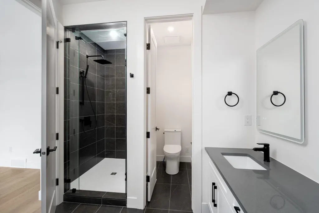 2227 36 Street SW Calgary AB T3E 2Z3