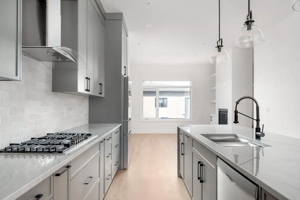 2227 36 Street SW Calgary AB T3E 2Z3