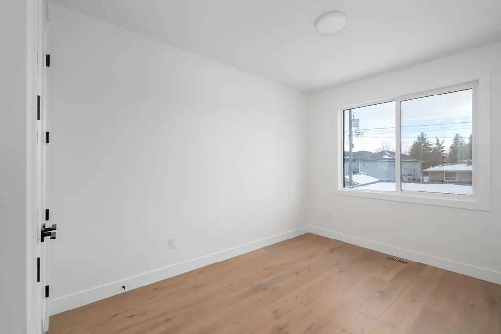 2227 36 Street SW Calgary AB T3E 2Z3