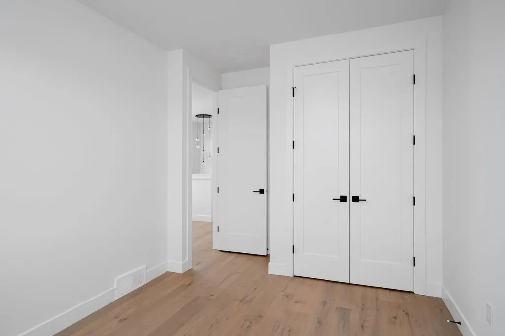 2227 36 Street SW Calgary AB T3E 2Z3