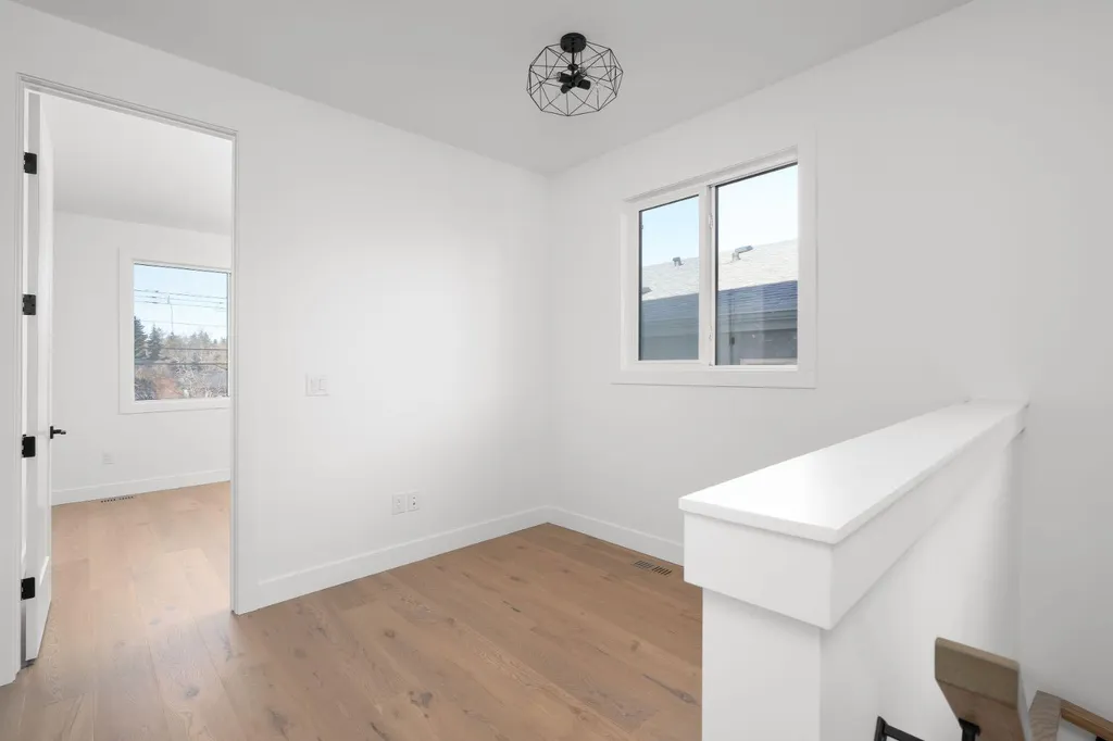 2227 36 Street SW Calgary AB T3E 2Z3