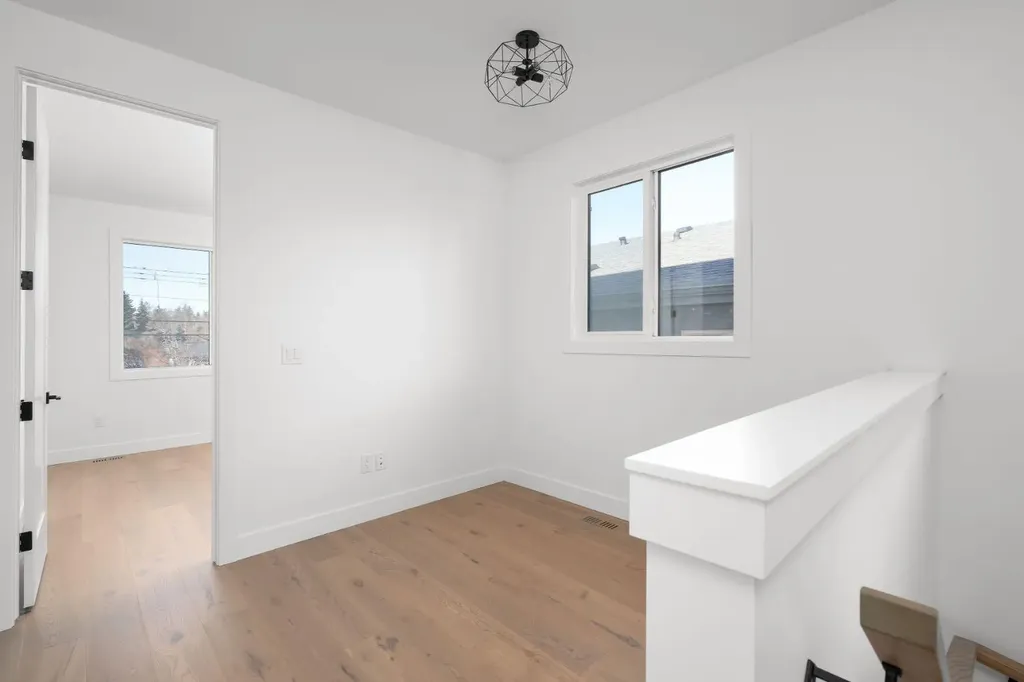 2227 36 Street SW Calgary AB T3E 2Z3