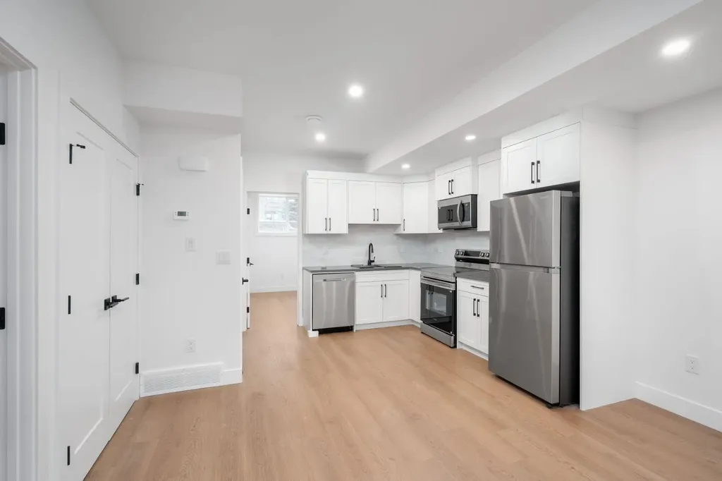 2227 36 Street SW Calgary AB T3E 2Z3