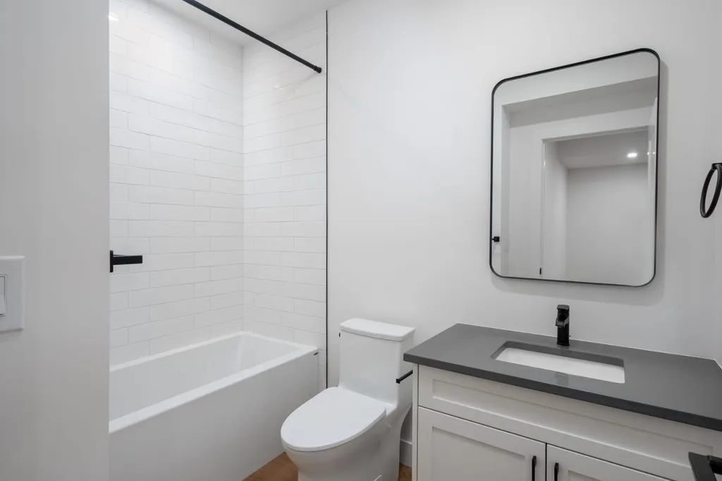 2227 36 Street SW Calgary AB T3E 2Z3