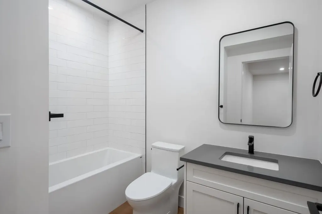 2227 36 Street SW Calgary AB T3E 2Z3