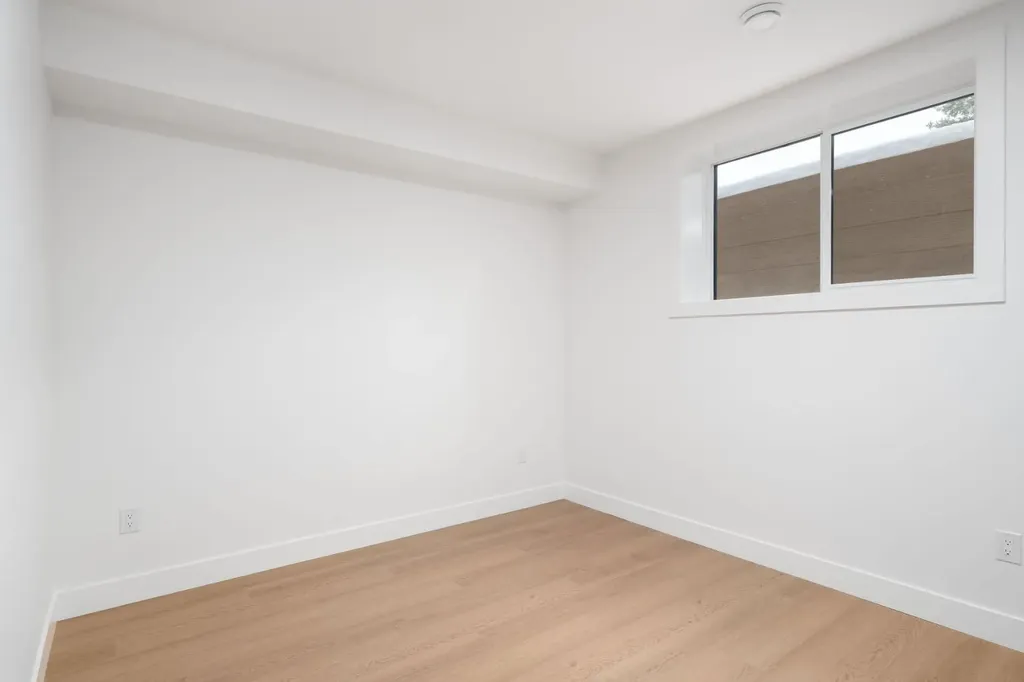 2227 36 Street SW Calgary AB T3E 2Z3