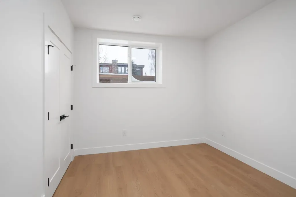 2227 36 Street SW Calgary AB T3E 2Z3