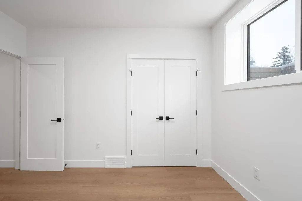 2227 36 Street SW Calgary AB T3E 2Z3