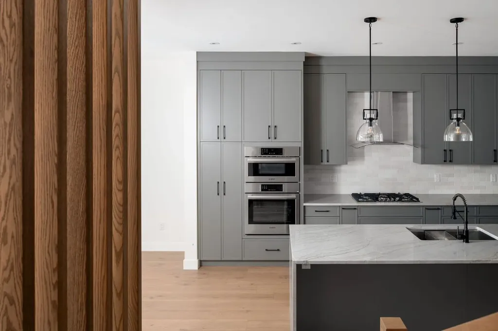 2227 36 Street SW Calgary AB T3E 2Z3