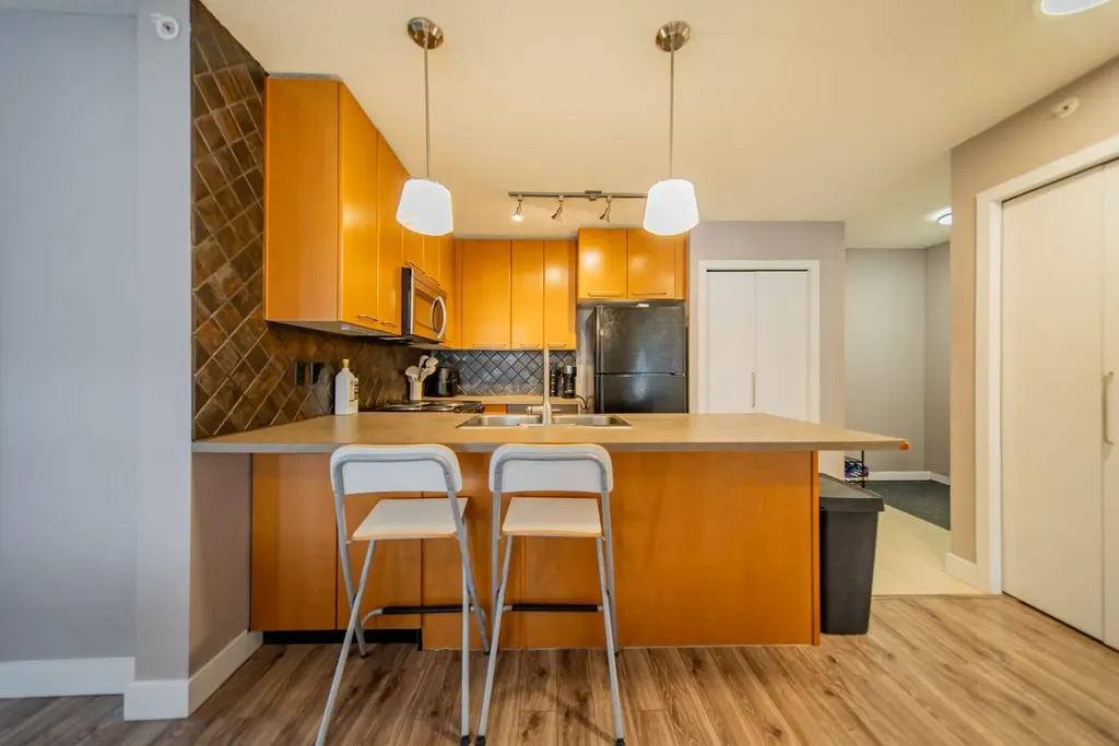 35 Richard Court SW Calgary AB T3E 7M7