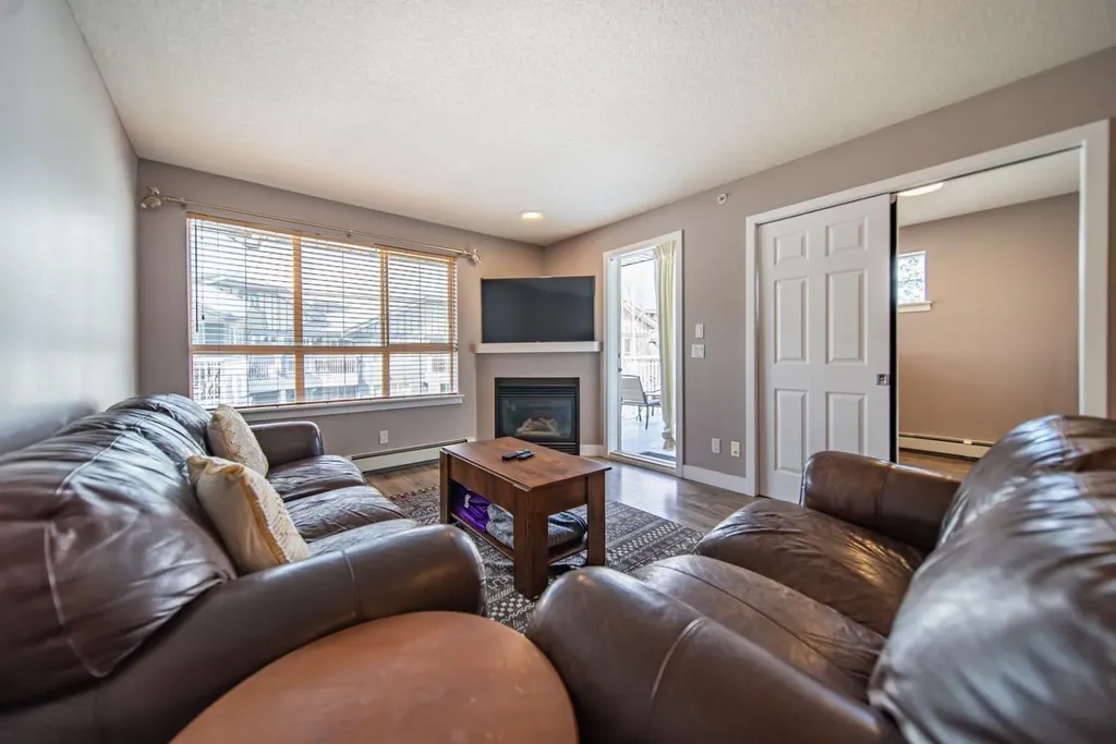 35 Richard Court SW Calgary AB T3E 7M7