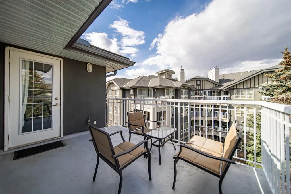 35 Richard Court SW Calgary AB T3E 7M7