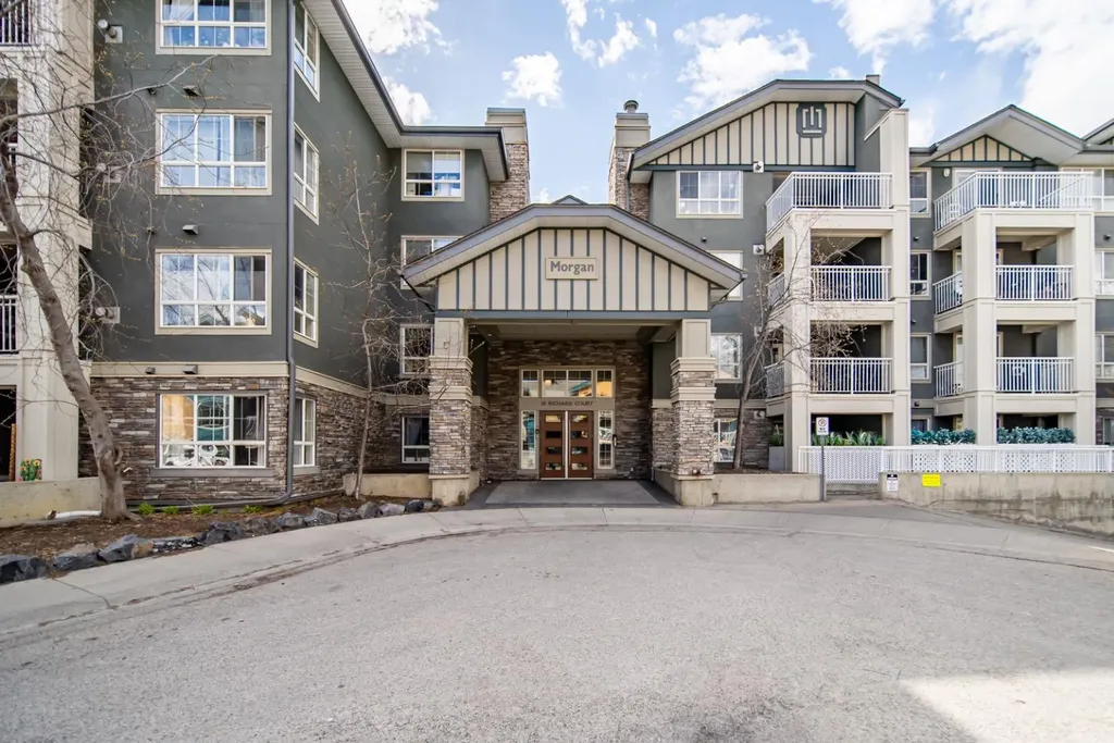 35 Richard Court SW Calgary AB T3E 7M7