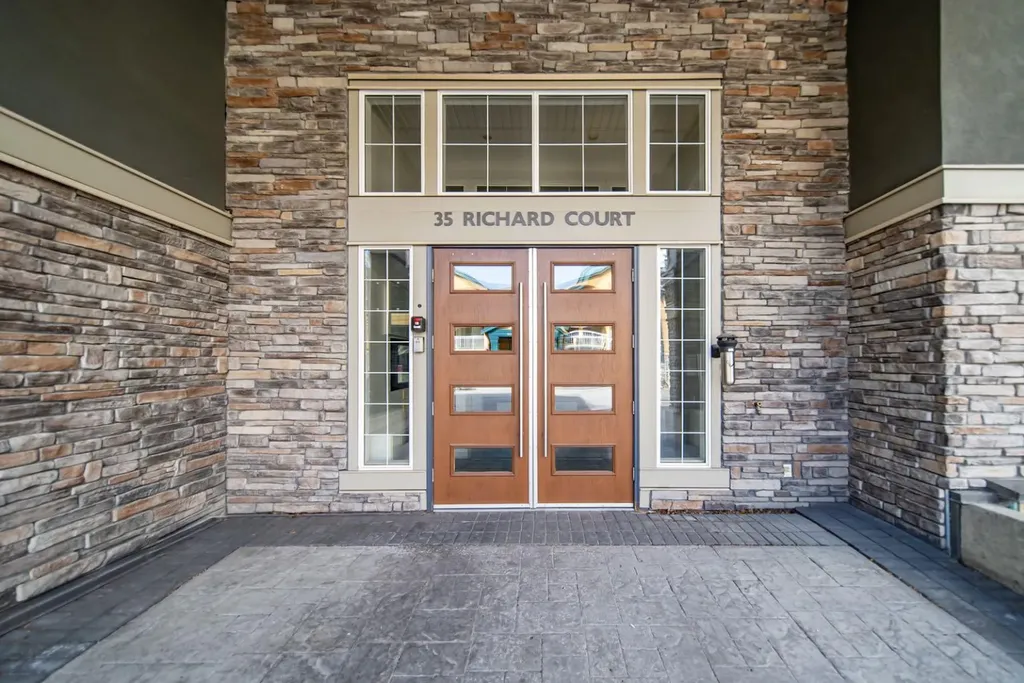 35 Richard Court SW Calgary AB T3E 7M7