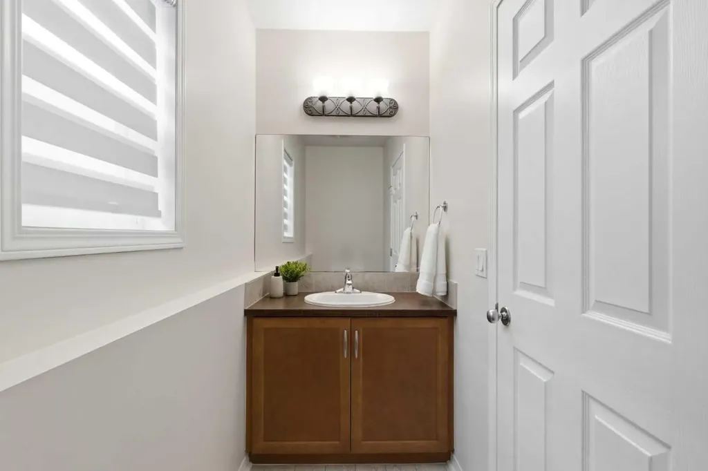 124 Kincora Glen Road NW Calgary AB T3R 0C6