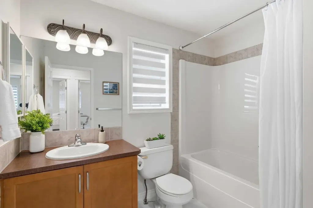 124 Kincora Glen Road NW Calgary AB T3R 0C6