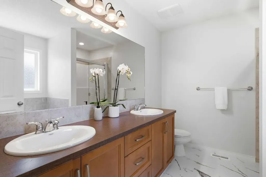 124 Kincora Glen Road NW Calgary AB T3R 0C6