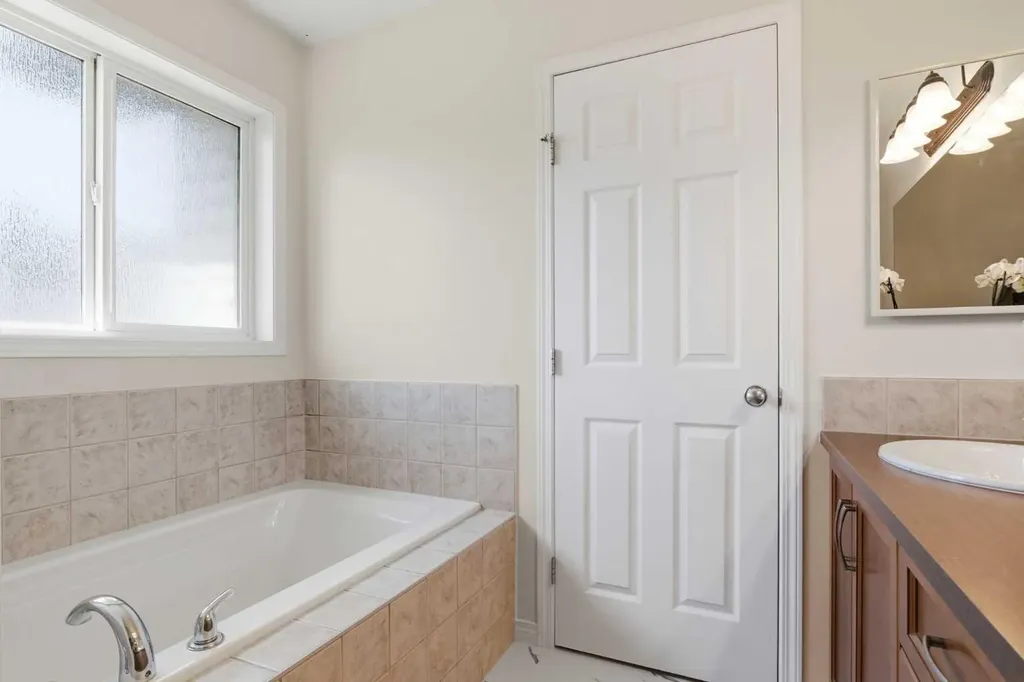 124 Kincora Glen Road NW Calgary AB T3R 0C6
