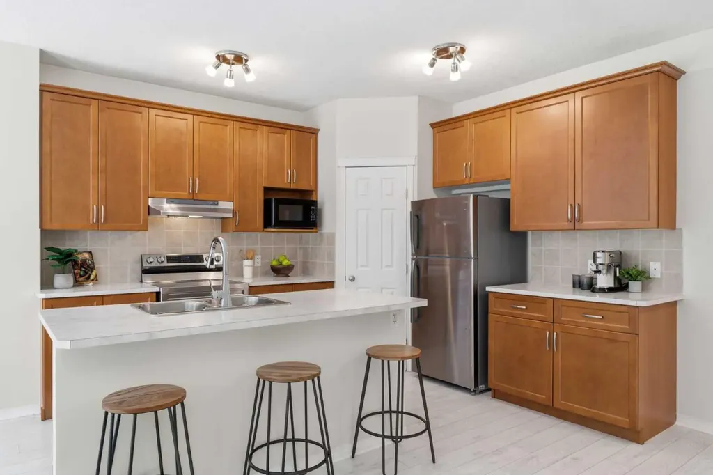 124 Kincora Glen Road NW Calgary AB T3R 0C6