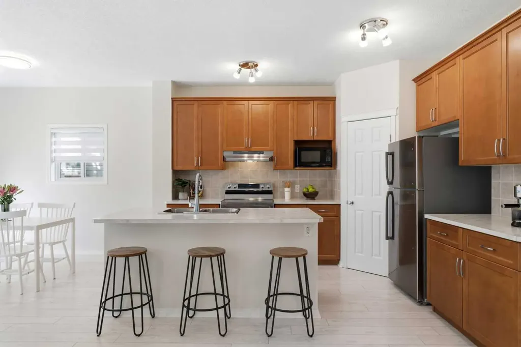124 Kincora Glen Road NW Calgary AB T3R 0C6