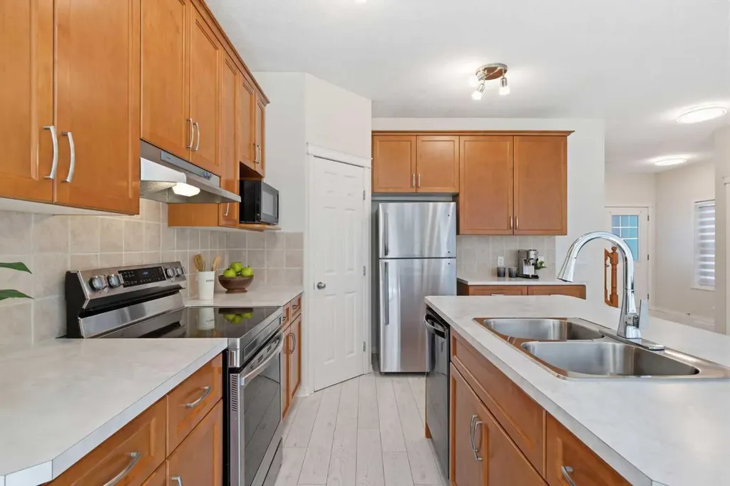 124 Kincora Glen Road NW Calgary AB T3R 0C6