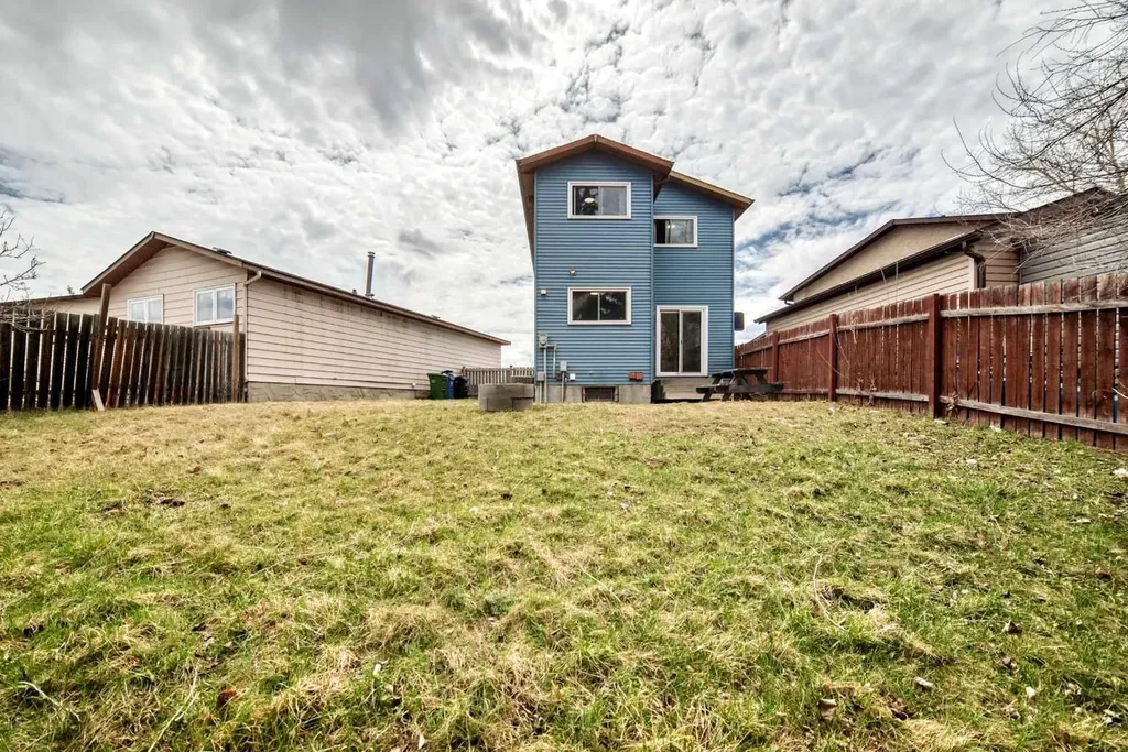 365 Whitlock Way NE Calgary AB T1Y 5C9