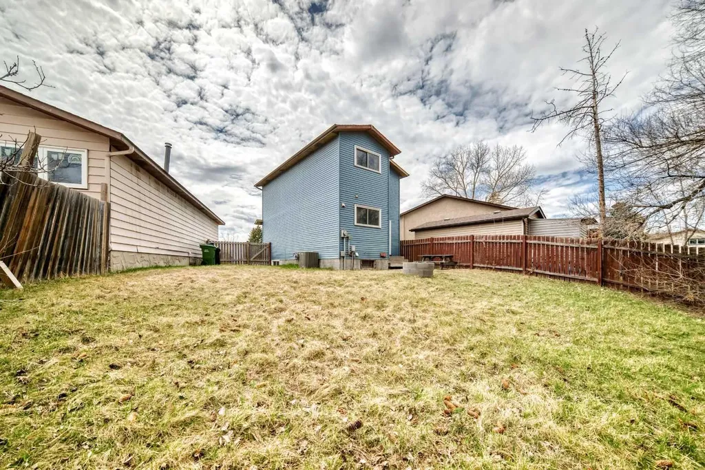365 Whitlock Way NE Calgary AB T1Y 5C9