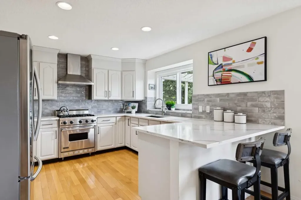 52 Christie Knoll Heights SW Calgary AB T3H2V2