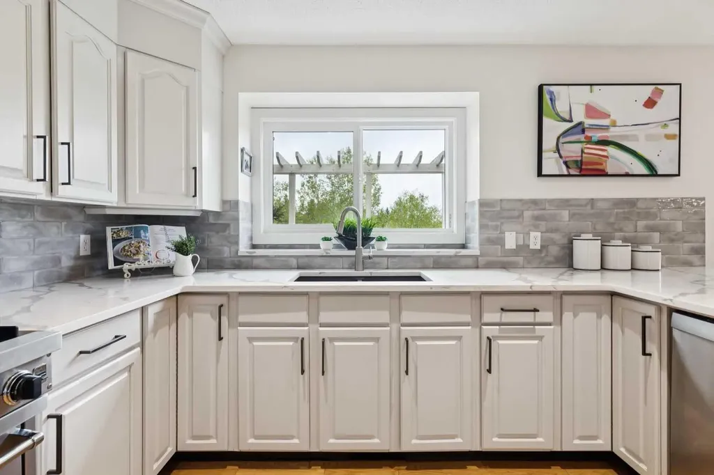 52 Christie Knoll Heights SW Calgary AB T3H2V2