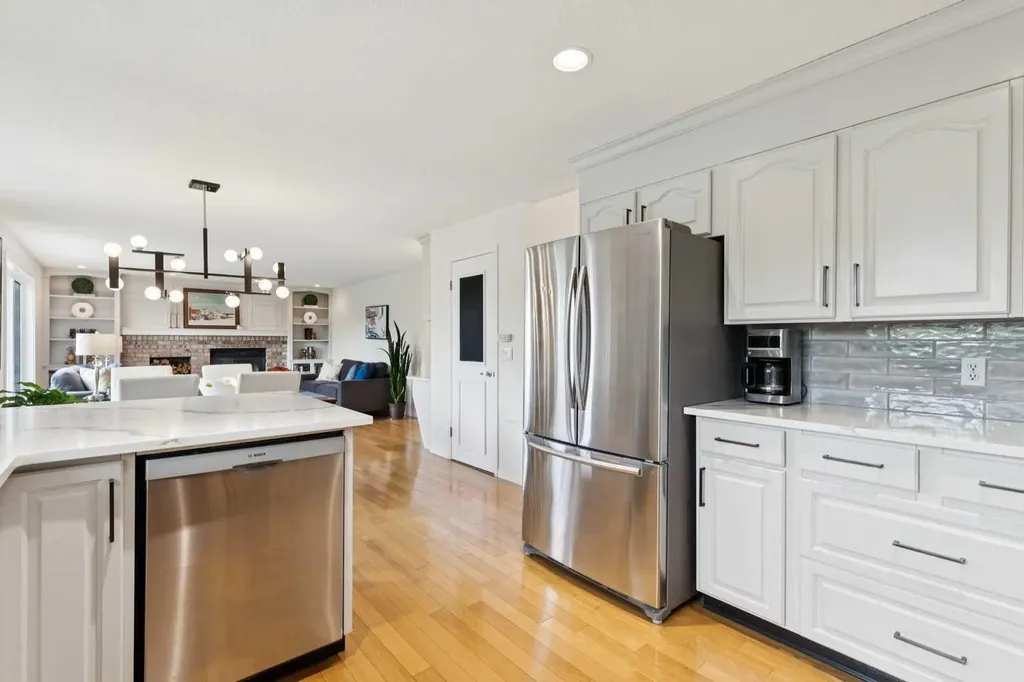 52 Christie Knoll Heights SW Calgary AB T3H2V2