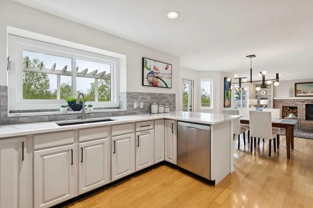 52 Christie Knoll Heights SW Calgary AB T3H2V2
